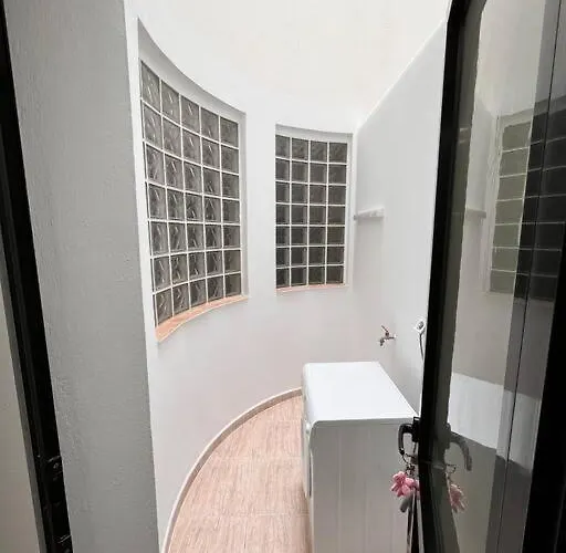 Mar Y Sol En El Medano, Tenerife Sur *